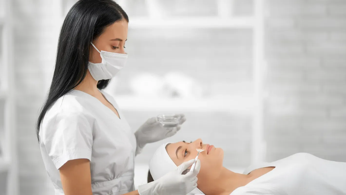consultatie-si-control-dermatologic-1 consultatie-si-control-dermatologic-1.webp